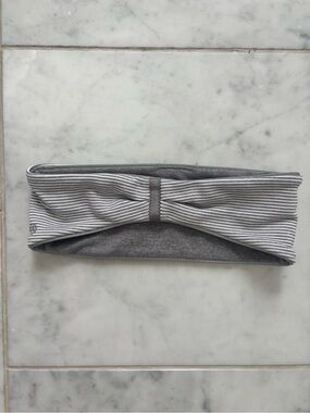Lululemon Reversible Grey/Striped
Headband